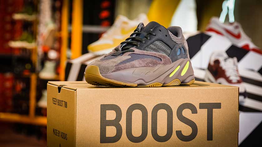 tike yeezy 700