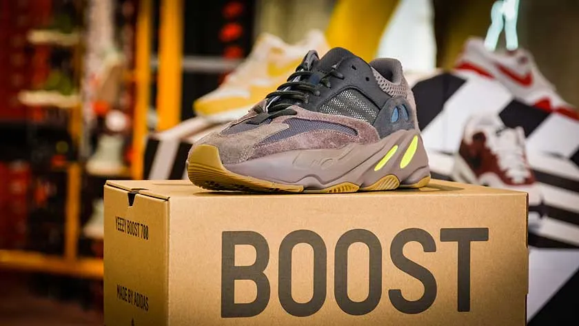 Adidas x KANYE WEST YEEZY BOOST 700 Mauve
