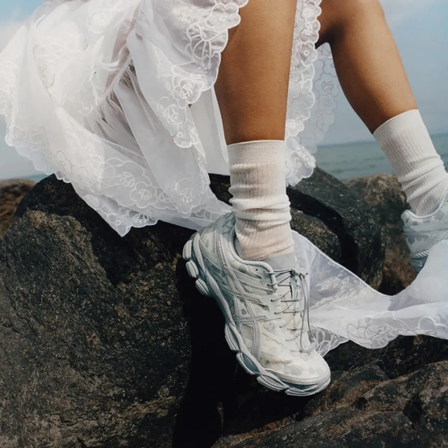 ASICS x Cecilie Bahnsen: Confort și Stil într-un singur pas