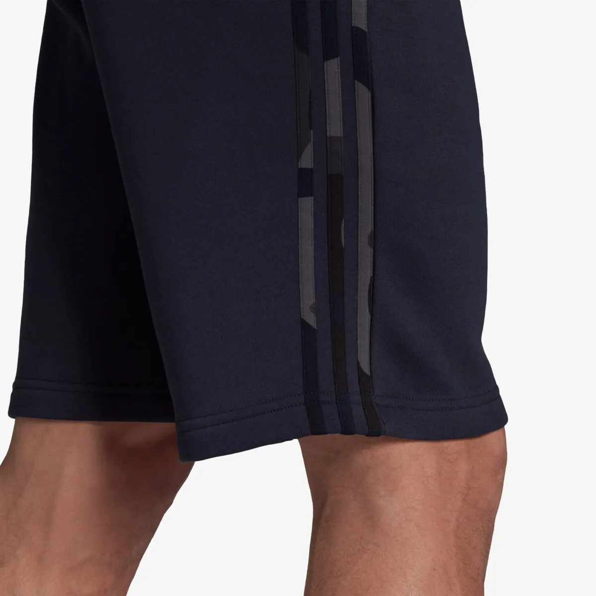 ADIDAS Pantaloni scurti CAMO  SHORT 