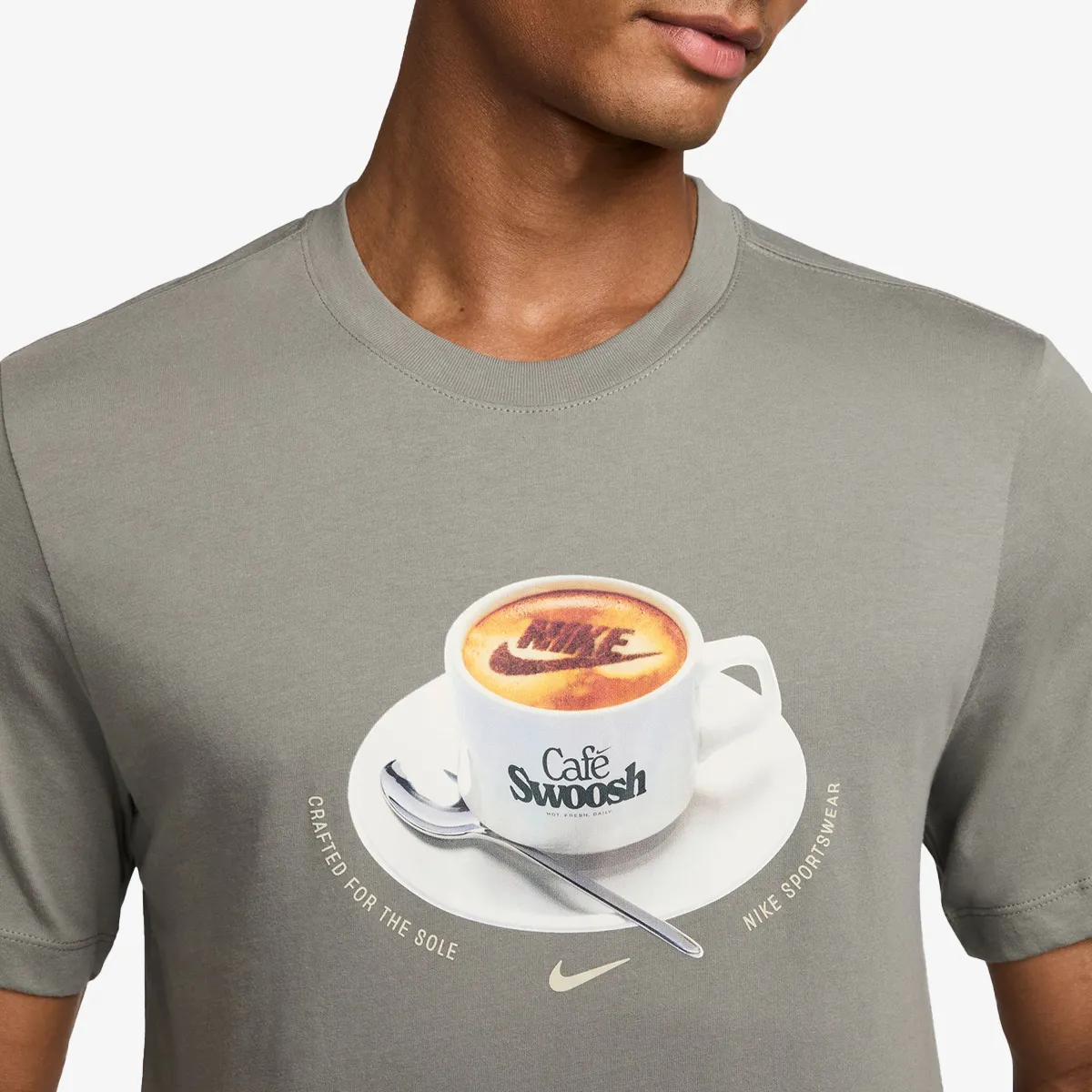 NIKE Tricou U NSW TEE STD CAFE SWOOSH MUG 