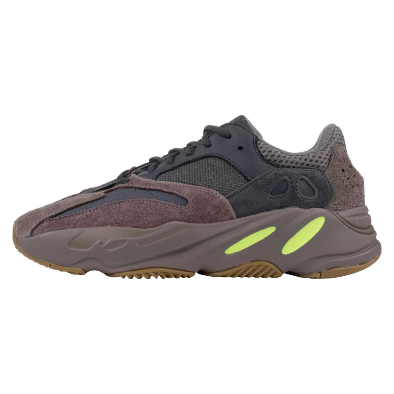 tike yeezy 700